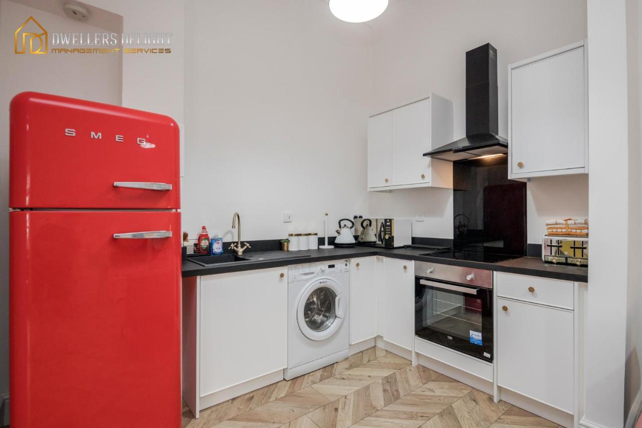Entire 2 Bed Flat Plaistow,Canning Town Prime Location In London Exterior foto